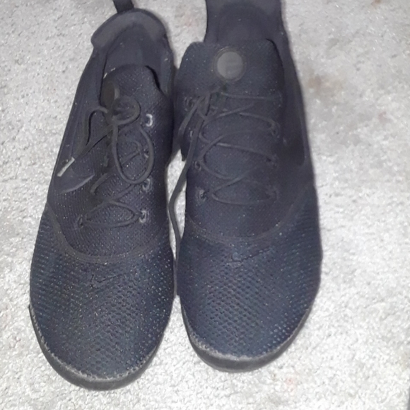 Nike Shoes - Picture 1 of 2